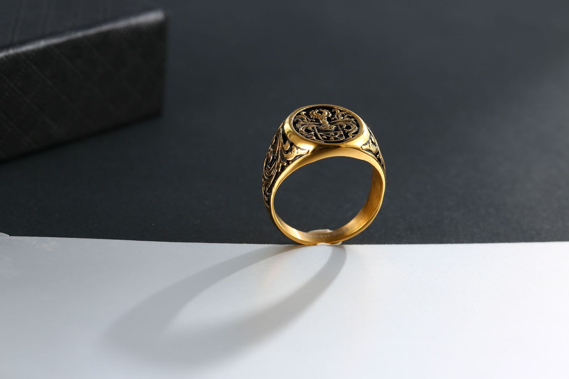 New Stainless Steel Solid Color Bulk Atmospheric Luxury Minimalist Geometric Print Gold Ring