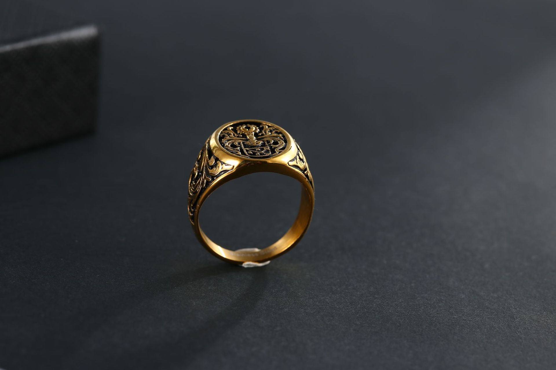 New Stainless Steel Solid Color Bulk Atmospheric Luxury Minimalist Geometric Print Gold Ring